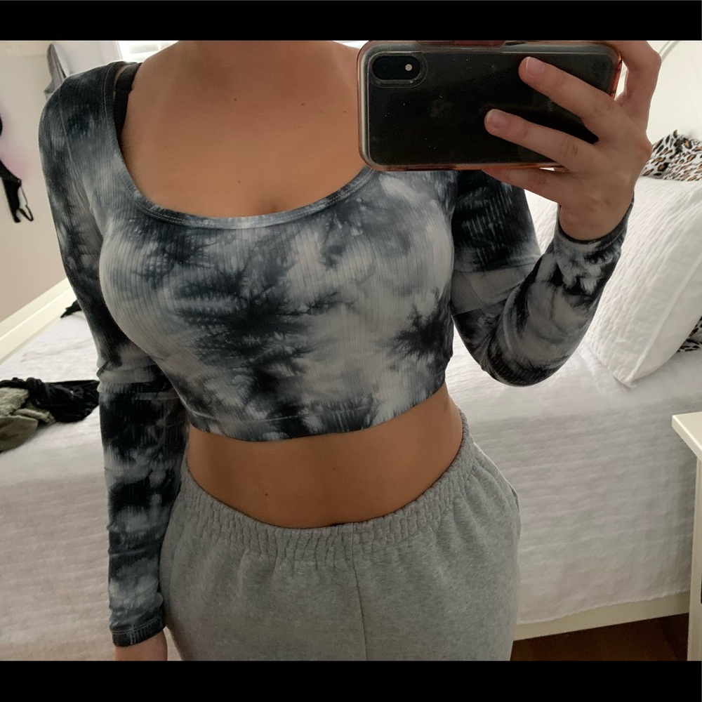 Garage long sleeve tie dye top.Size M